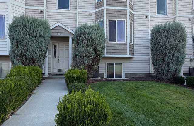 3 bed 3.5 bath Townhome available on Rd 68! photos photos