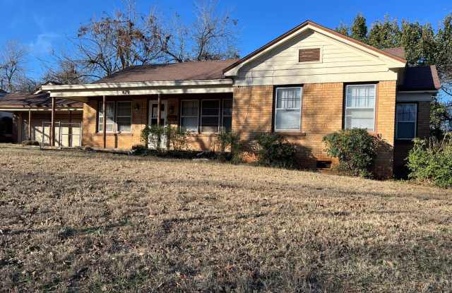 Start The New Year Here! 3 Bedroom, 1 Blk. So.of UCO - 429 East 3rd Street, Edmond, OK 73034