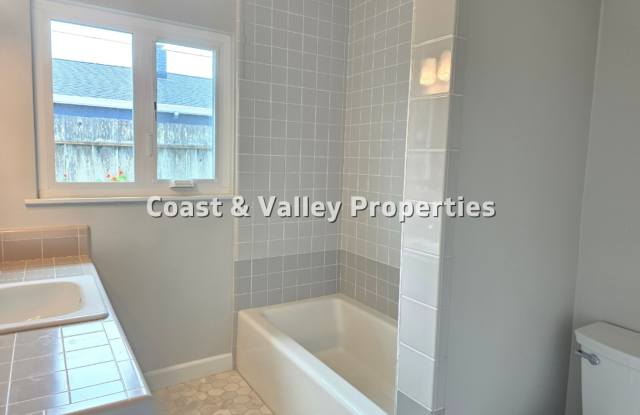 Ocean View Coastal Retreat in the Heart of Pacific Grove Gallery 3