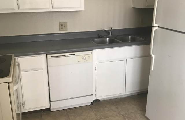 2807 East Marconi Avenue - 101 Gallery 3