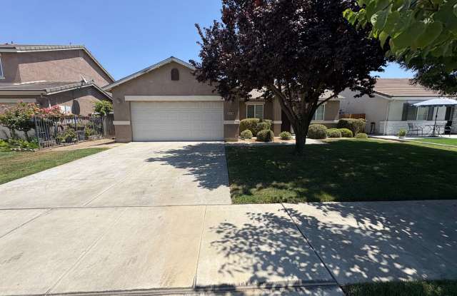 Nice 3 Bed 2 Bath in a desirable neighborhood! Available Now - 4124 South Rova Street, Visalia, CA 93277