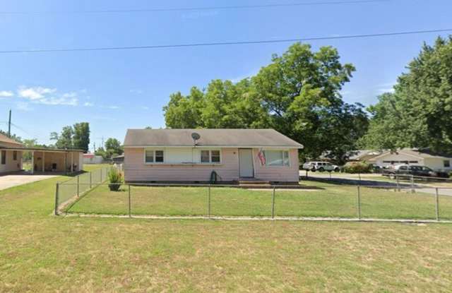 1600 East 13th Street photos photos