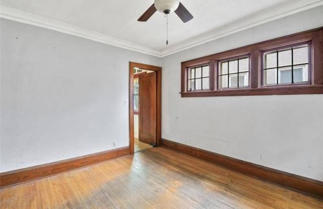 Cute 6 Bedroom- SFH- Walk to St Kates University! Gallery 4