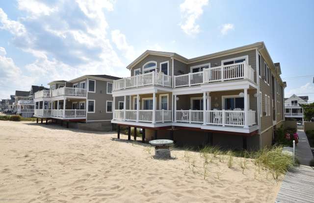 239 Beachfront unit: 4 photos photos