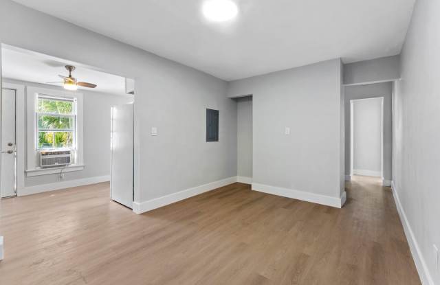 4561 Lake Avenue Gallery 4