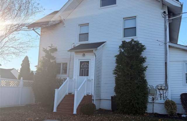 65 W Windsor Parkway - 65 West Windsor Parkway, Oceanside, NY 11572