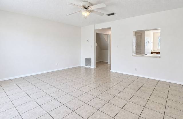 Spacious 2 Bedroom, 2.5 Bath Townhome with Community Pool – Melbourne Gallery 2