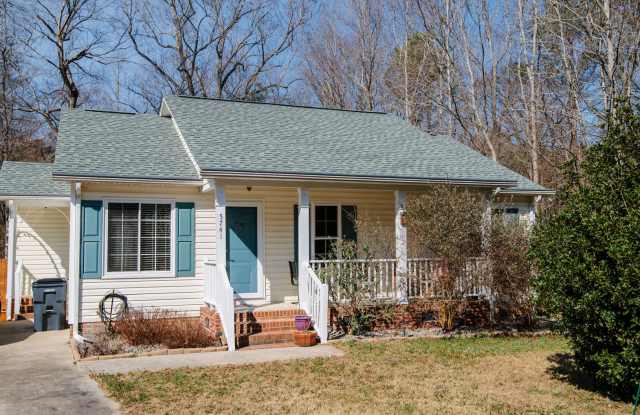 Cozy 3 bedroom home with spacious fenced backyard! photos photos