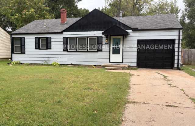 Charming 3 bedroom 1 bath home with 2 garages! photos photos