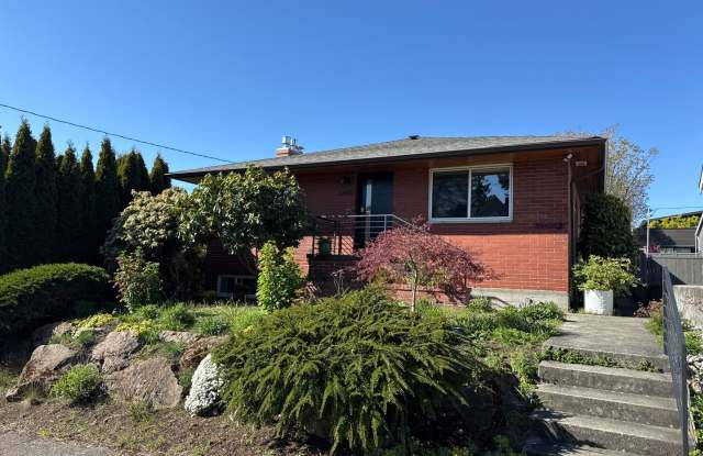 Stunning 4 Bed 4 Bath Home Steps from Golden Gardens in Ballard with MIL Suite photos photos