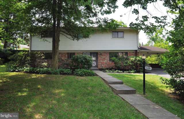 7024 RICHARD Drive Gallery 1