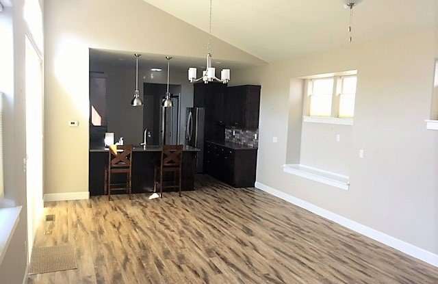 2 Bed/2 Bath Single Level Close to Orchard Park - Isabella Lane Gallery 3