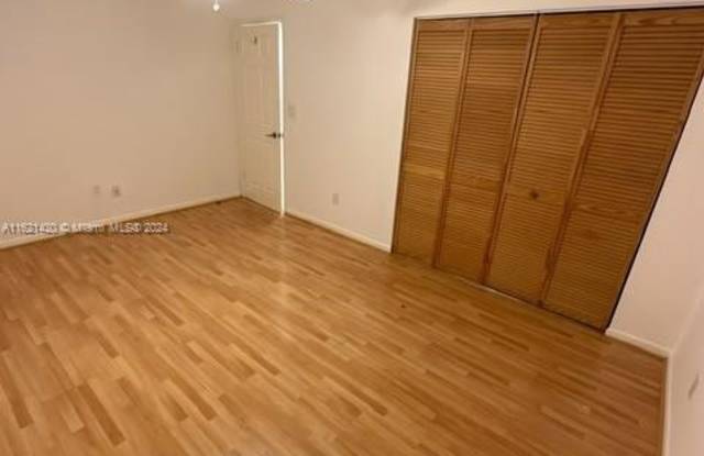 5262 SW 121st Ter Gallery 4