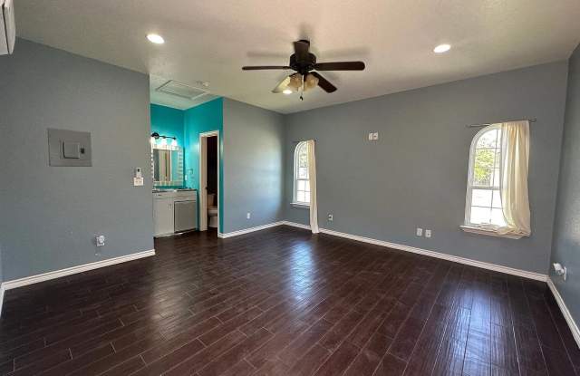 1216 East Parker AvenueUnit A Gallery 2
