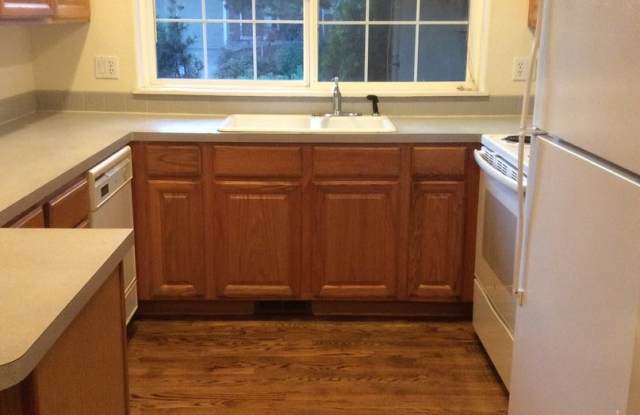 Spacious 3-Bedroom Hillsboro Duplex Featuring High Ceilings, Garage  Green Space photos photos