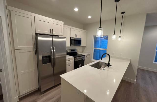 Fully enclosed Artificial Turf backyard! 3 Bed, 2.5 Bath, 2 Car Garage - 1551 East Mead Lane, St. George, UT 84770