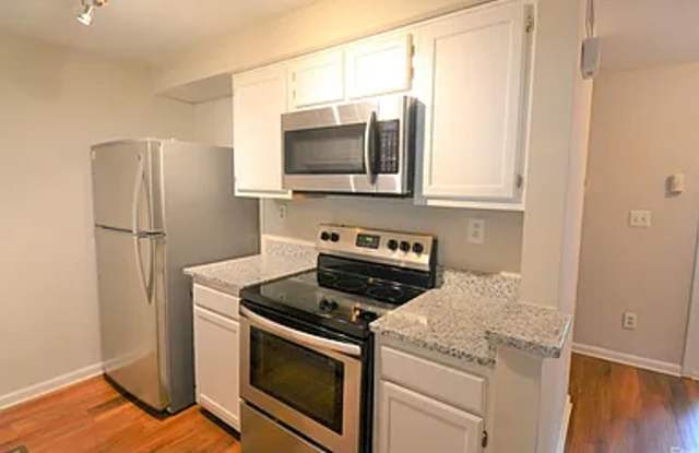 Updated 2 Bed, 2.5 Bath Townhome in Charlotte Gallery 3