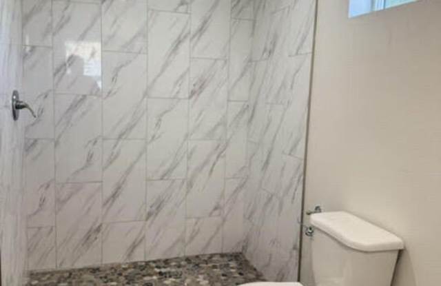 1243 1/2 W 41st Pl Gallery 4