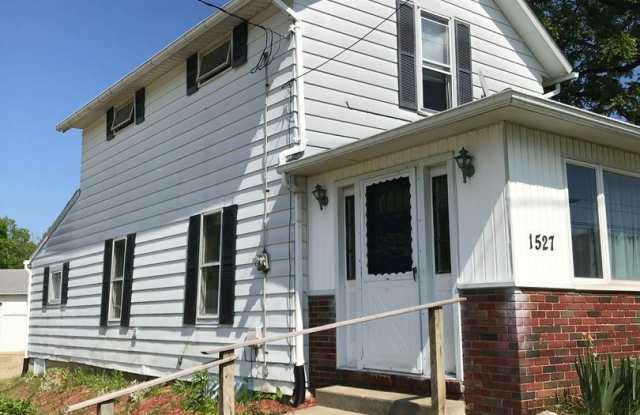 1527 Cottage Street - 1527 North Cottage Street, Ashland, OH 44805