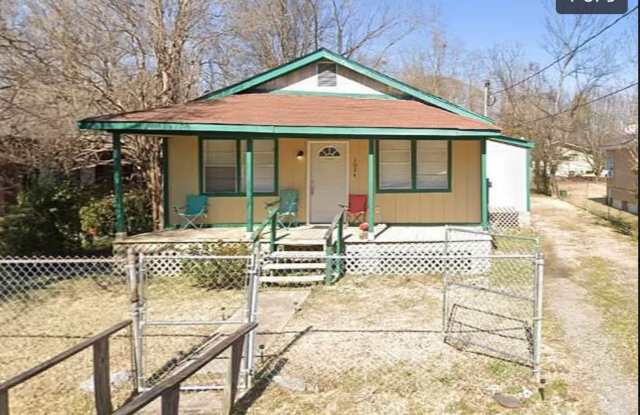 $99 Limited Time Move in Special! HUD Friendly | 3 Bed 1 Bath | Completely Remodeled - 1024 Trinity Street, Jackson, MS 39213