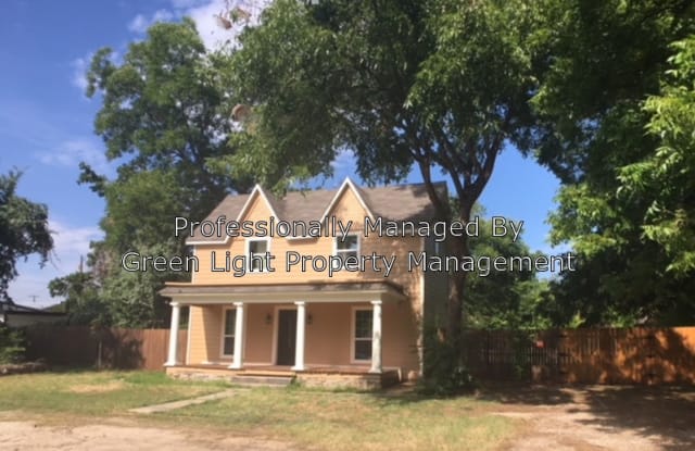 215 N Avenue A - 215 North Avenue a, Elgin, TX 78621