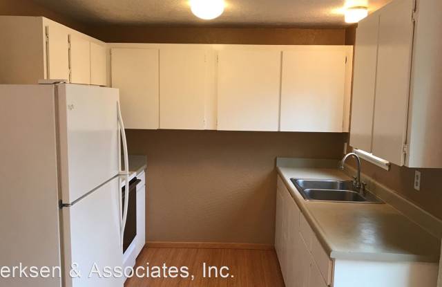 2481 SW Pickford #D Gallery 4