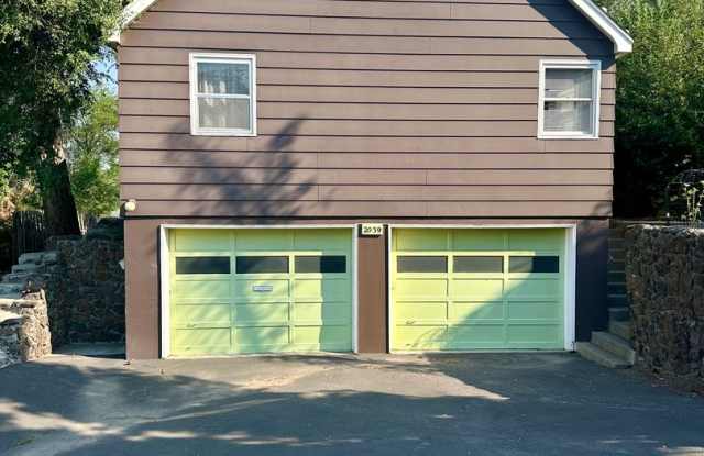 SPACIOUS HOME IN DESIRABLE HOT SPRINGS, 1.7 MILES TO SKY LAKES AND OIT PERFECT FOR ROOMMATES OR FAMILIES photos photos