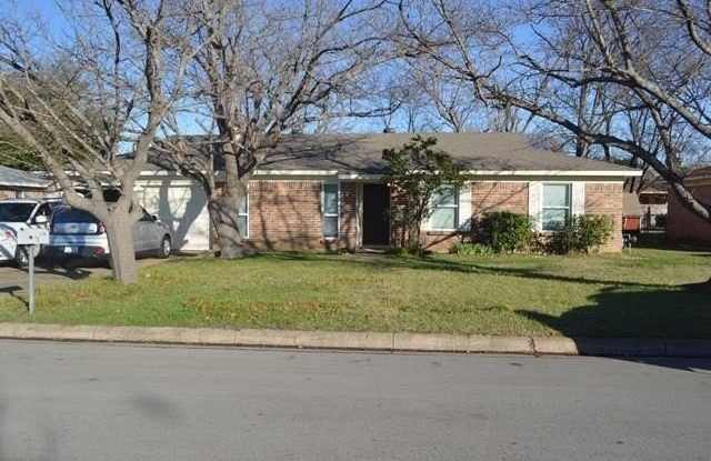 1119 Cozby Street E - 1119 Cozby Street East, Benbrook, TX 76126