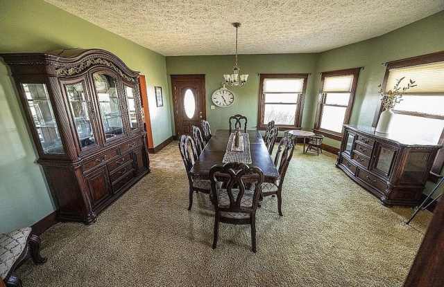 Spacious 4BR House in Stromsburg Gallery 4