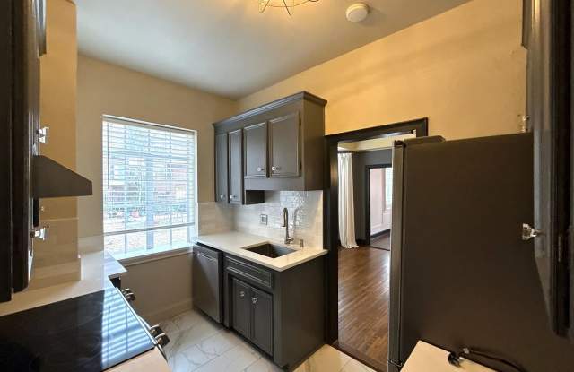 301 W 10th St photos photos