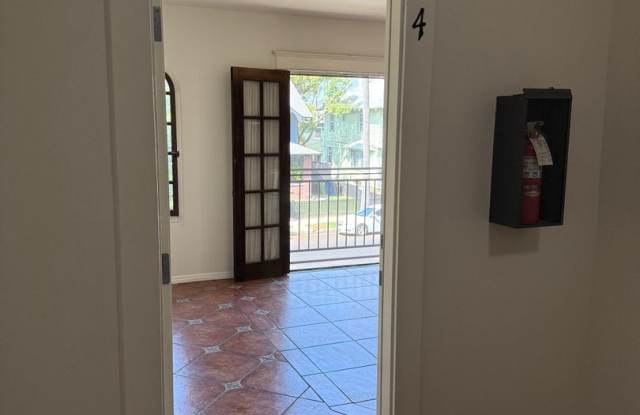 2646 Kenwood Ave Gallery 3