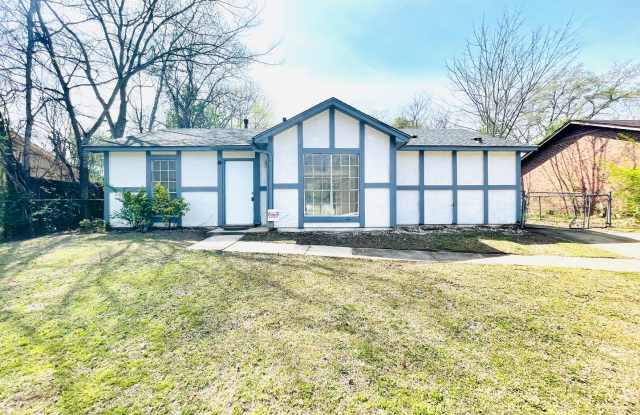 ** 3 bed 2 bath home located in Regency Park ** Call our self showing number to schedule a tour 334-366-9198 - 6110 South Hampton Drive, Montgomery, AL 36116