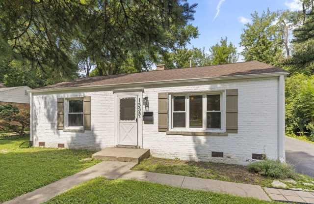 1335 College Avenue Gallery 2