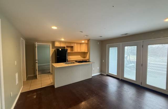 1645 Parkway Avenue photos photos