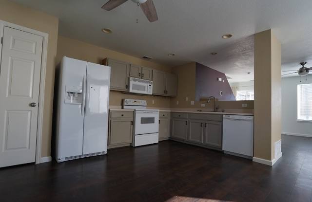 752 Mockingbird Lane - 1 photos photos