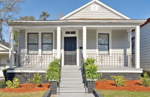 Large Near Downtown 2BR/2BA House For Rent photos photos