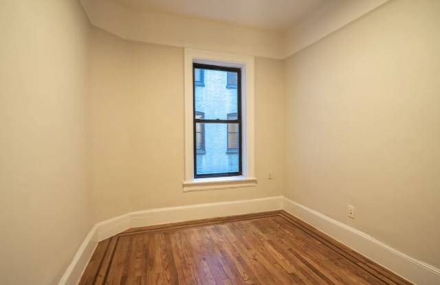 152 E 27th St Gallery 3