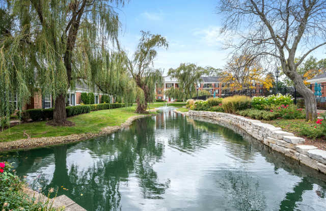 Versailles on the Lakes Oakbrook Gallery 3