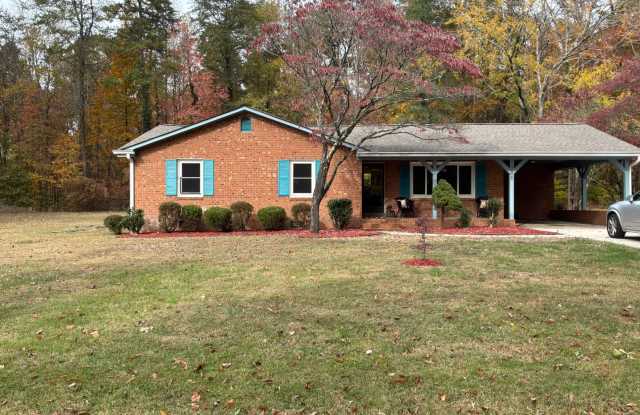 Spacious 3-Bed, 2-Bath Home in Lexington, NC photos photos