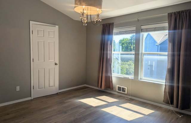 Beautiful Beaverton Townhouse Available Now! photos photos