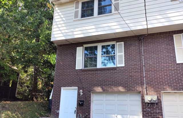 *Beautifully Updated 2BD/1BA Townhouse Available in Brighton Heights* photos photos