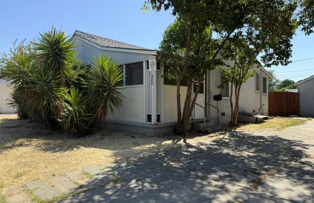 Cozy 3 bedroom/1 bath for rent photos photos