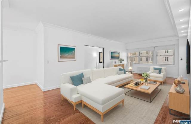 58 W 58th Street 3C - 58 West 58th Street, New York City, NY 10019