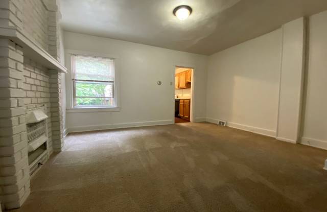 Spacious Three Bedroom Townhouse in Squirrel Hill! Lots of Natural Light! Call Today! Gallery 3