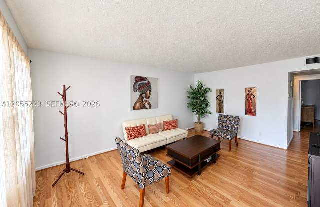 312 Mansfield H Gallery 2