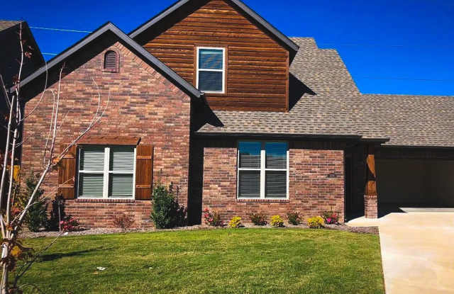 BEAUTIFUL HOME IN GREAT LOCATION! Gallery 1