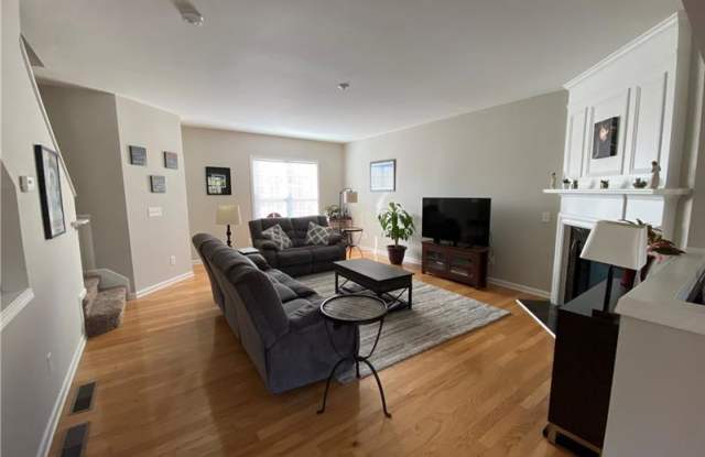 4045 Edgecomb Drive Gallery 4