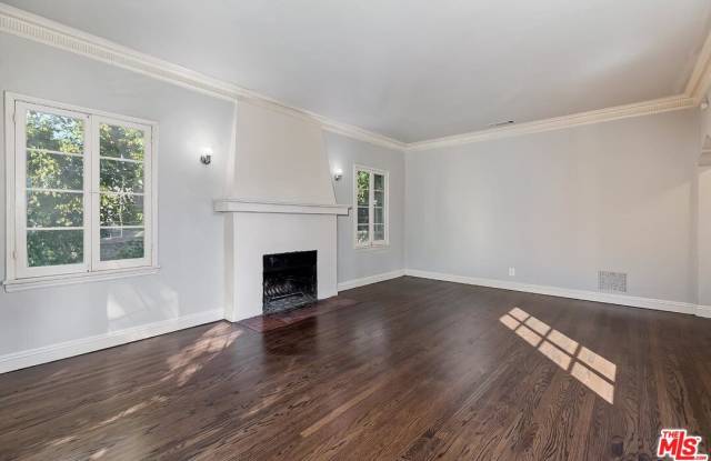 356 N Doheny Dr Gallery 2