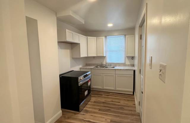 Newly Renovated One Bedroom House, Downtown Location photos photos