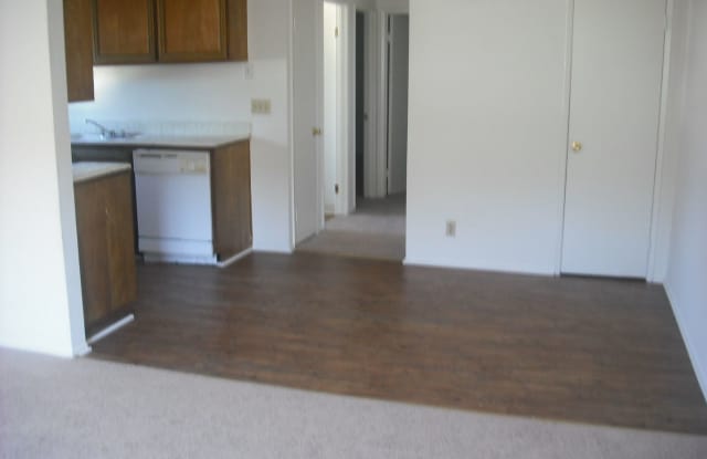 Spacious single level condominium home Gallery 4